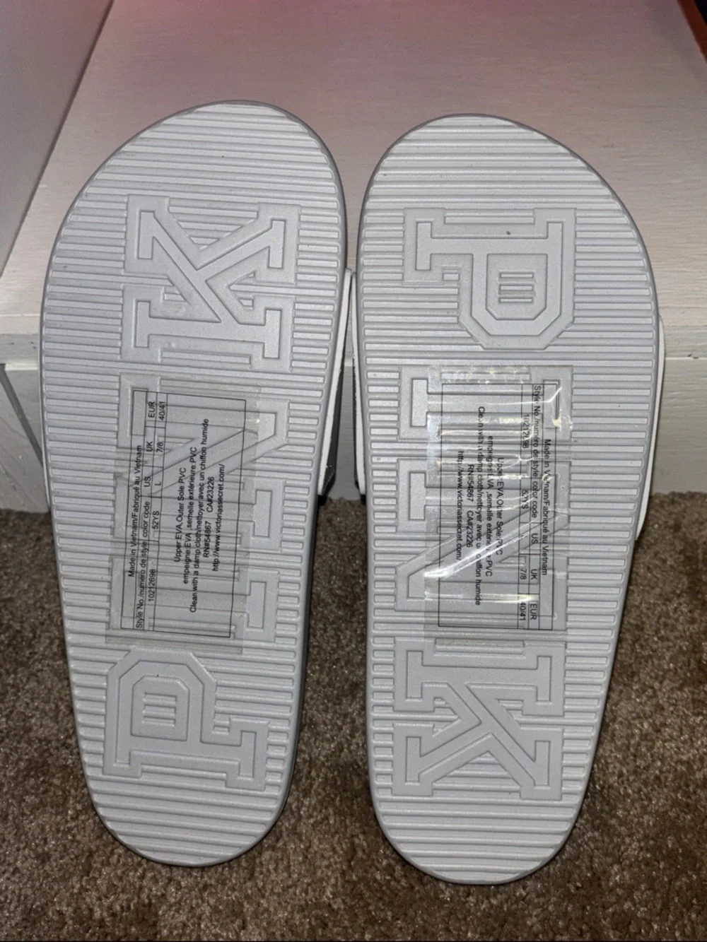 PINK Victoria's Secret Gray & White Leopard-Pattern Slide Sandals - Picture 3 of 3